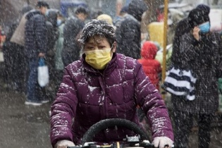 Trung Quốc nối lại cảnh báo màu cam về đợt không khí lạnh mạnh