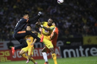 Thêm hai cầu thủ V-League nhận án phạt nặng vì hành vi bạo lực sân cỏ