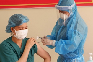 Phòng trong, chống ngoài để ngăn Covid-19