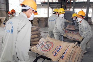 Siết đầu tư xi măng, kính xây dựng, gạch ốp lát