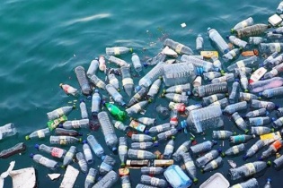 Ráo riết hành động ngăn rác thải nhựa trên biển