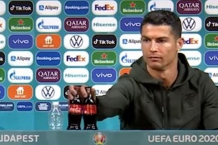 EURO 2020: UEFA khuyến cáo các cầu thủ không nên bắt chước Ronaldo
