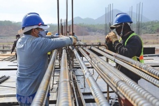 Giãn tiến độ dự án vì vật liệu tăng giá, giá bất động sản tăng theo