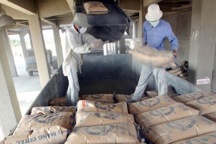 Tăng thuế clinker để hạn chế xuất khẩu tài nguyên