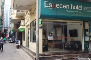 Chủ khách sạn nhỏ vật vã tìm lối thoát