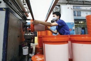 Doanh nghiệp “tê cứng” trước Dự thảo Nghị định về Luật Bảo vệ môi trường 2020 - Bài 2: Chuẩn nội “kinh” hơn chuẩn ngoại, nguy cơ xóa sổ nhà máy