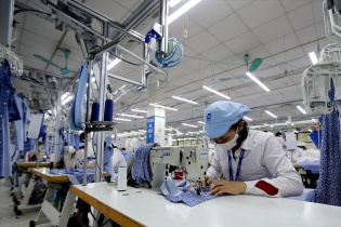 Doanh nghiệp dệt may đã “sờ tay” tới lợi nhuận