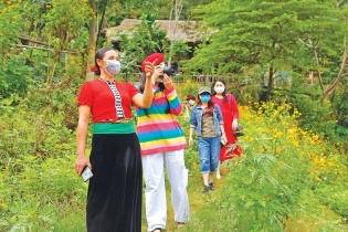 Đầu tư du lịch “đau tim” hơn đầu tư chứng khoán