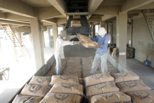 Xuất khẩu xi măng: Lượng tăng, hiệu quả giảm