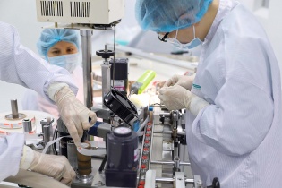 Việt Nam “đi tắt, đón đầu” sản xuất vắc-xin phòng Covid-19