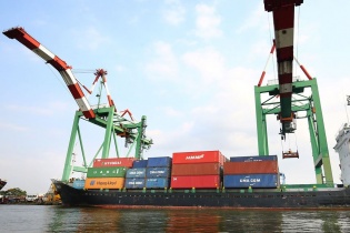 Tăng xuất siêu hàng hóa, giảm nhập siêu dịch vụ