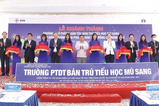 Điện sáng, bản làng phát triển