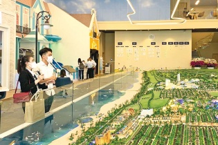 Doanh nghiệp bất động sản “ngồi trên đống lửa”