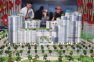 Khó khăn bủa vây doanh nghiệp địa ốc