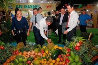 [Ảnh] Hàng trăm đặc sản vùng miền tụ hội tại Thủ đô