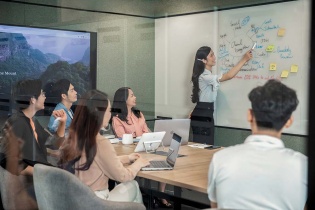 Giải pháp căn cơ thu hút và giữ chân nhân tài   