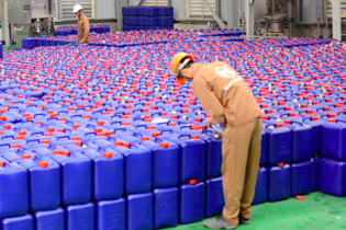 Giá cổ phiếu Hóa chất Đức Giang theo giá phốt pho vàng