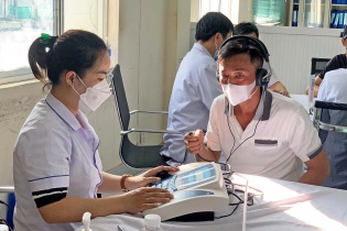 Tìm giải pháp giữ chân cán bộ y tế