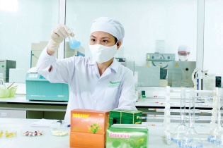 Cổ đông ngoại miệt mài “săn” doanh nghiệp dược Việt