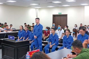 Gắn “mác” doanh nhân, lập công ty, mở sàn giao dịch để đánh bạc