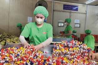 Tăng tốc sản xuất hàng hóa, khuyến mại để kích cầu