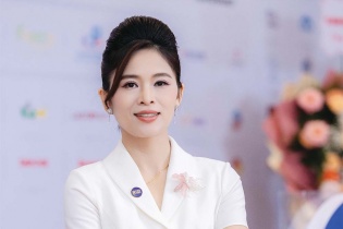 Doanh nhân Lê Dung, CEO Dgroup: Cho đi bằng tri thức mới là con đường bền vững