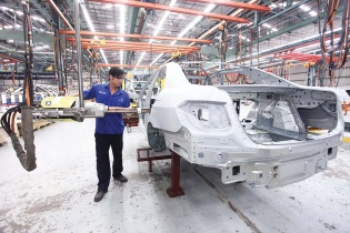 Dự án của Mercedes-Benz gặp khó khi gia hạn đầu tư