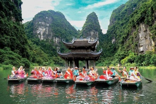 Mỗi ngày thêm một ngỡ ngàng Tràng An