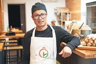 Phan Viết Phong, chủ chuỗi nhà hàng Ôbobun: Nâng tầm ẩm thực Việt trên đất Pháp   