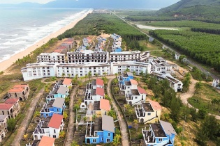 Nhiều dự án ngàn tỷ “đắp chiếu” tại vịnh biển Lăng Cô