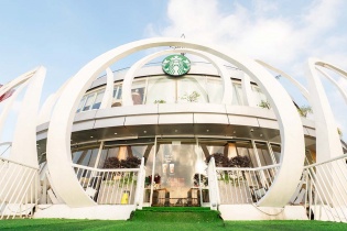 Katinat, Starbucks, KOI Thé, Cheese Coffee tạo sóng mùa lễ hội cuối năm