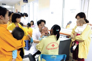 Viêm phổi và cúm mùa lây lan nhanh