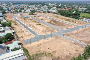 Đất nền phía Nam vẫn còn vắng khách mua