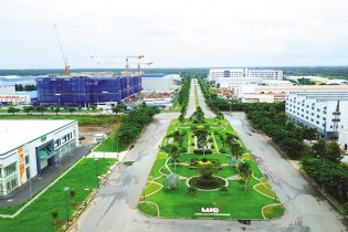 Hạch toán doanh thu một lần là điểm trừ của Long Hậu