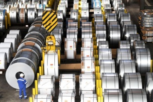 Nhập khẩu thép cán nóng khổ rộng tăng đột biến