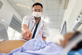 Bệnh chồng bệnh vì lạm dụng corticoid   