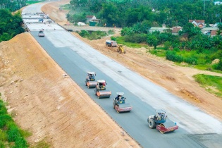 Hạ tầng chiến lược nhìn từ những cao tốc bứt phá miền Trung   