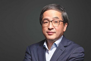 Ông Eric Chen, Phó chủ tịch cấp cao ASUS: Đừng bán AI, hãy bán giá trị