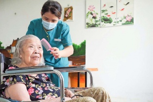 Cơ hội bạc tỷ và khoảng trống chăm sóc người cao tuổi