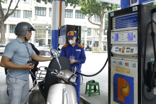 Lo đủ xăng dầu, “hạ nhiệt” giá bán