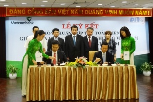 Vietcombank ký liền 3 hợp đồng lớn với DIV