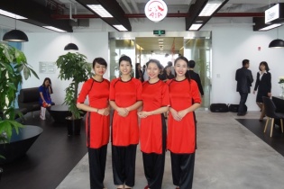 AIA tư vấn bảo hiểm theo mô hình sàn giao dịch chứng khoán