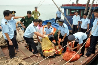 Hải quan Quảng Ninh bắt giữ 2 tấn pháo nhập lậu từ Trung Quốc