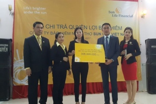 Sun Life chi trả bảo hiểm cho khách hàng tại Đồng Nai
