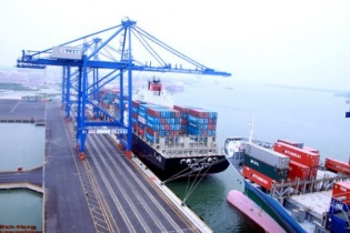 Cán cân thương mại tháng 11 thặng dư 200 triệu USD