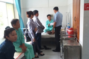 Bảo hiểm VNI tạm hỗ trợ 90 triệu cho nạn nhân vụ tai nạn tại Long An