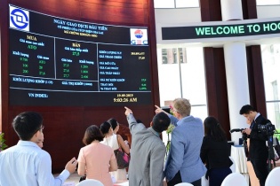 Sàn HoSE đón thêm cổ phiếu điện