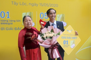 PVcomBank trao giải vàng đặc biệt cho khách hàng gửi tiết kiệm
