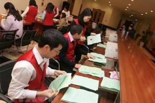 Lãi suất đấu thầu trái phiếu tăng ở các kỳ hạn trung bình và ngắn