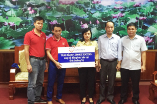 Mavin ủng hộ 4.000 kg xúc xích cho đồng bào miền Trung bão lụt